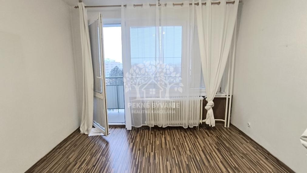 VEĽKÝ SLNEČNÝ 3 IZB. BYT 76 M2, 4 LÓDŽIE, NAJVYHĽADÁVANEJŠÍ TYP BYTOV V TICHEJ A TOP LOKALITE, BREZNO S VÝHĽADMI