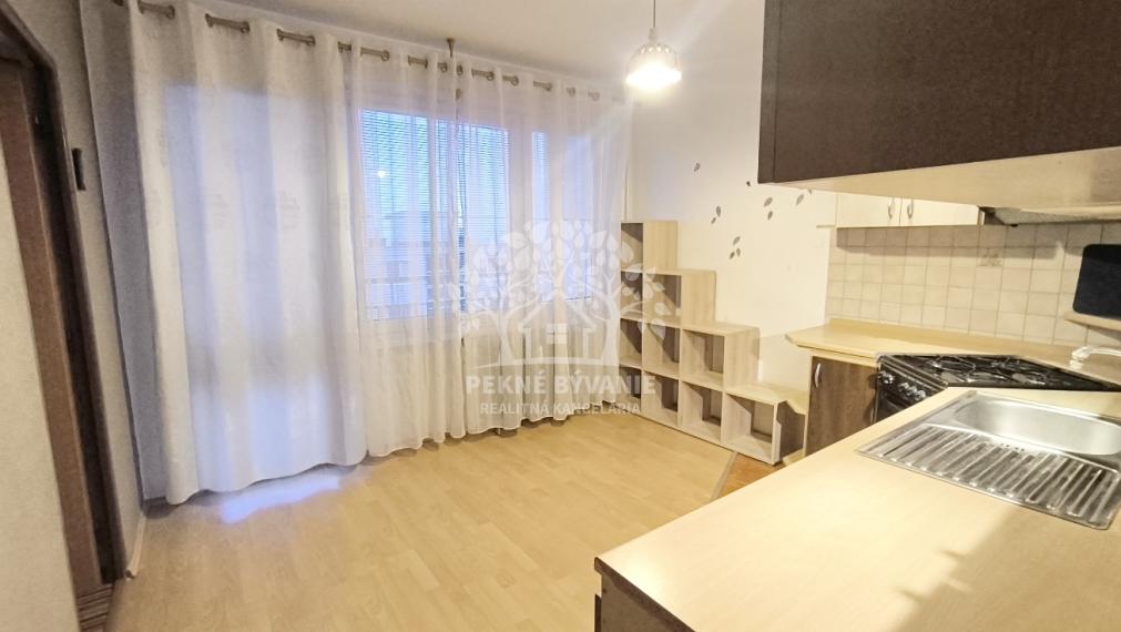 VEĽKÝ SLNEČNÝ 3 IZB. BYT 76 M2, 4 LÓDŽIE, NAJVYHĽADÁVANEJŠÍ TYP BYTOV V TICHEJ A TOP LOKALITE, BREZNO S VÝHĽADMI