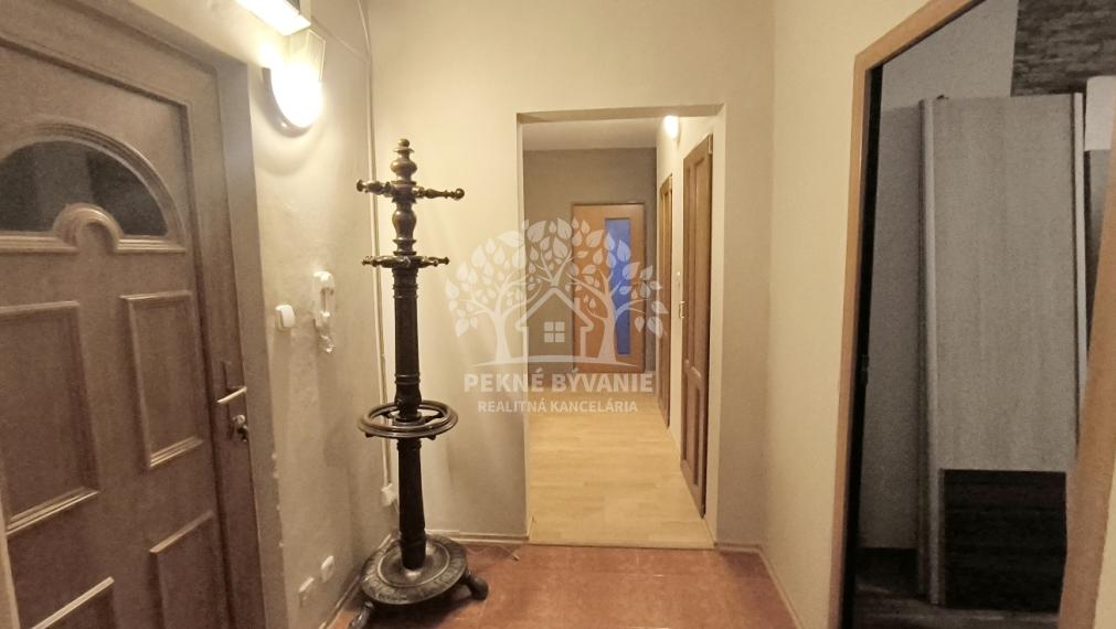 VEĽKÝ SLNEČNÝ 3 IZB. BYT 76 M2, 4 LÓDŽIE, NAJVYHĽADÁVANEJŠÍ TYP BYTOV V TICHEJ A TOP LOKALITE, BREZNO S VÝHĽADMI