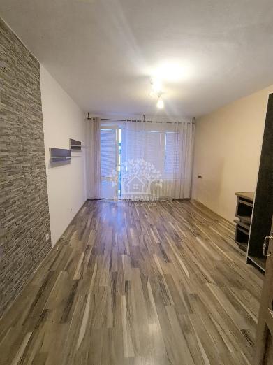 VEĽKÝ SLNEČNÝ 3 IZB. BYT 76 M2, 4 LÓDŽIE, NAJVYHĽADÁVANEJŠÍ TYP BYTOV V TICHEJ A TOP LOKALITE, BREZNO S VÝHĽADMI