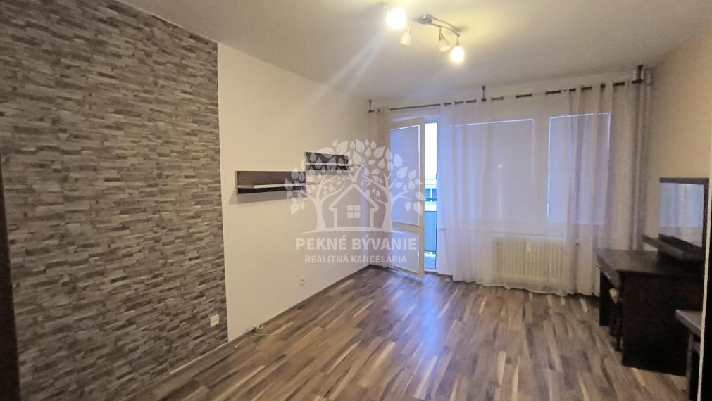 VEĽKÝ SLNEČNÝ 3 IZB. BYT 76 M2, 4 LÓDŽIE, NAJVYHĽADÁVANEJŠÍ TYP BYTOV V TICHEJ A TOP LOKALITE, BREZNO S VÝHĽADMI