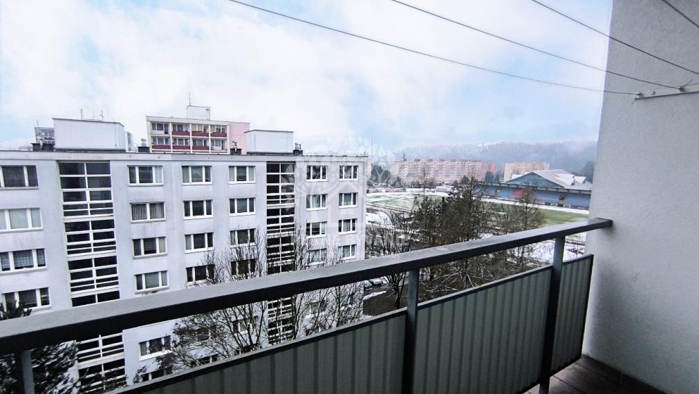 VEĽKÝ SLNEČNÝ 3 IZB. BYT 76 M2, 4 LÓDŽIE, NAJVYHĽADÁVANEJŠÍ TYP BYTOV V TICHEJ A TOP LOKALITE, BREZNO S VÝHĽADMI