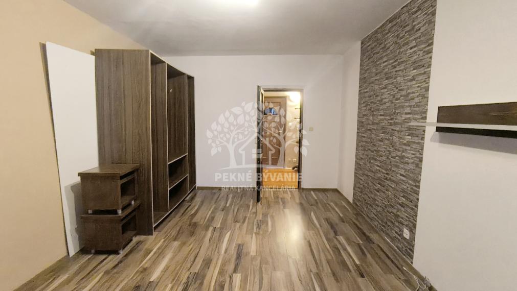 VEĽKÝ SLNEČNÝ 3 IZB. BYT 76 M2, 4 LÓDŽIE, NAJVYHĽADÁVANEJŠÍ TYP BYTOV V TICHEJ A TOP LOKALITE, BREZNO S VÝHĽADMI