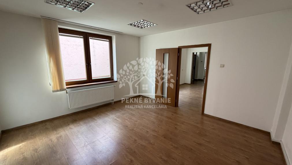 V centre Brezna na prenájom nadštandartné priestory s klímou,parkovaním,kamerovým zabezp.