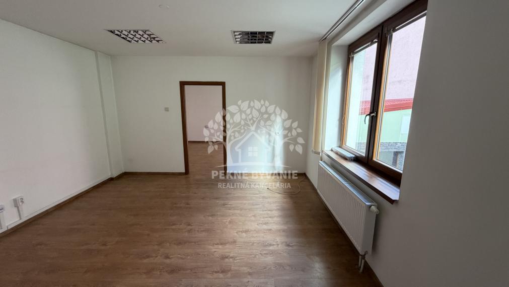 V centre Brezna na prenájom nadštandartné priestory s klímou,parkovaním,kamerovým zabezp.