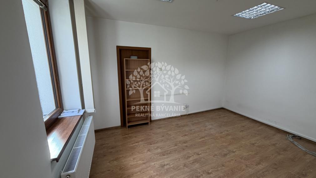 V centre Brezna na prenájom nadštandartné priestory s klímou,parkovaním,kamerovým zabezp.