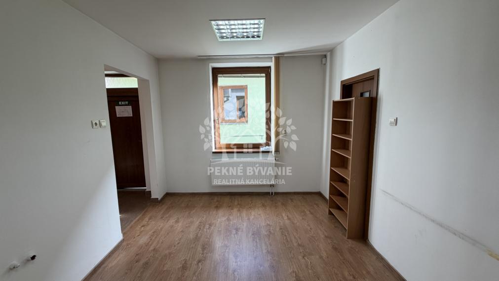 V centre Brezna na prenájom nadštandartné priestory s klímou,parkovaním,kamerovým zabezp.