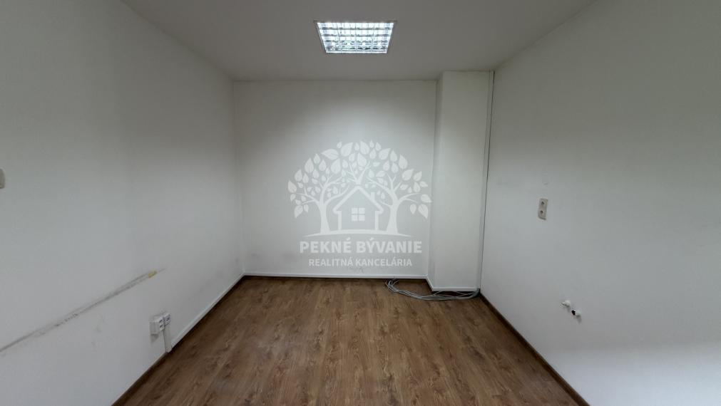 V centre Brezna na prenájom nadštandartné priestory s klímou,parkovaním,kamerovým zabezp.