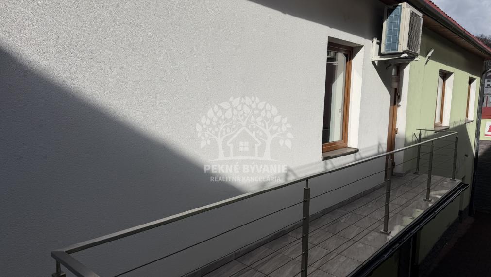 V centre Brezna na prenájom nadštandartné priestory s klímou,parkovaním,kamerovým zabezp.