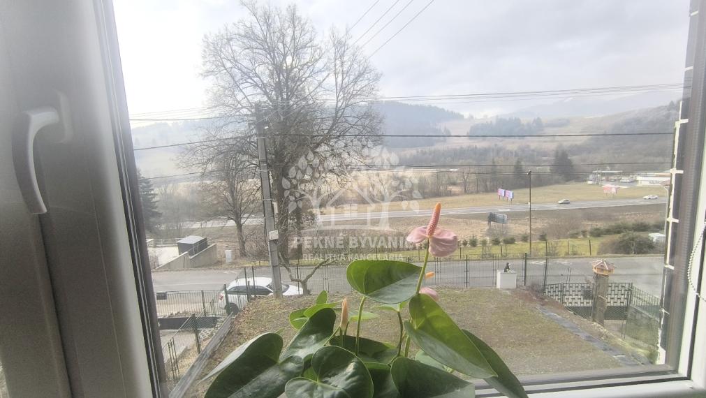 RD PO REKONŠTRUKCII OKIEN, STRECHY, ELEKTRINY, KÚRENIA GARÁŽ VO VÝBORNEJ LOKALITE VALASKÁ