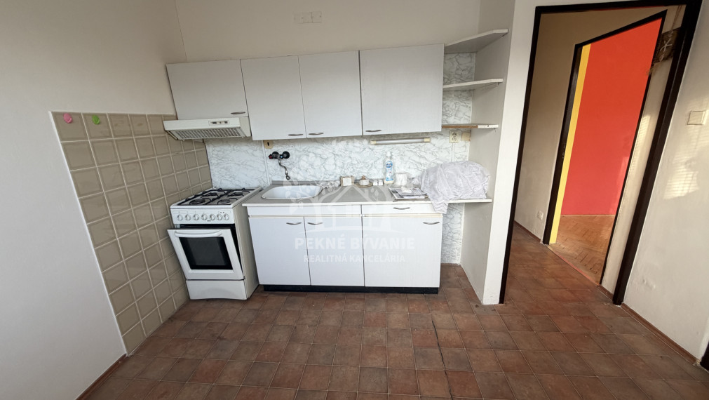 REZERVOVANÉ- na predaj- 1 izbový byt v centre Brezna,slnečný s nízkym nájmom.