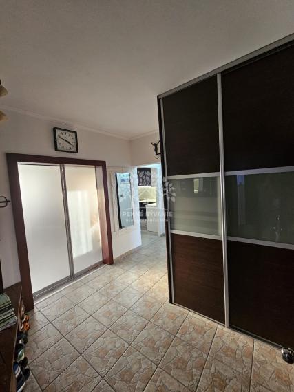 == NA PREDAJ == 3izbový byt Brezno - Mazorníkovo s balkónom