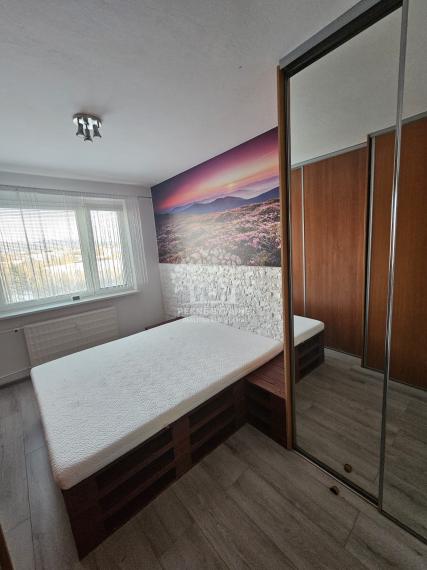 == NA PREDAJ == 3izbový byt Brezno - Mazorníkovo s balkónom