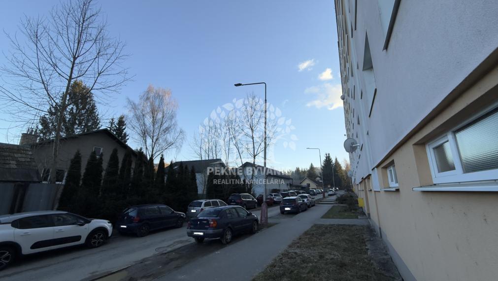 -NA PREDAJ-3i byt v pôvodnom stave Brezno Mazorníkovo 9.mája