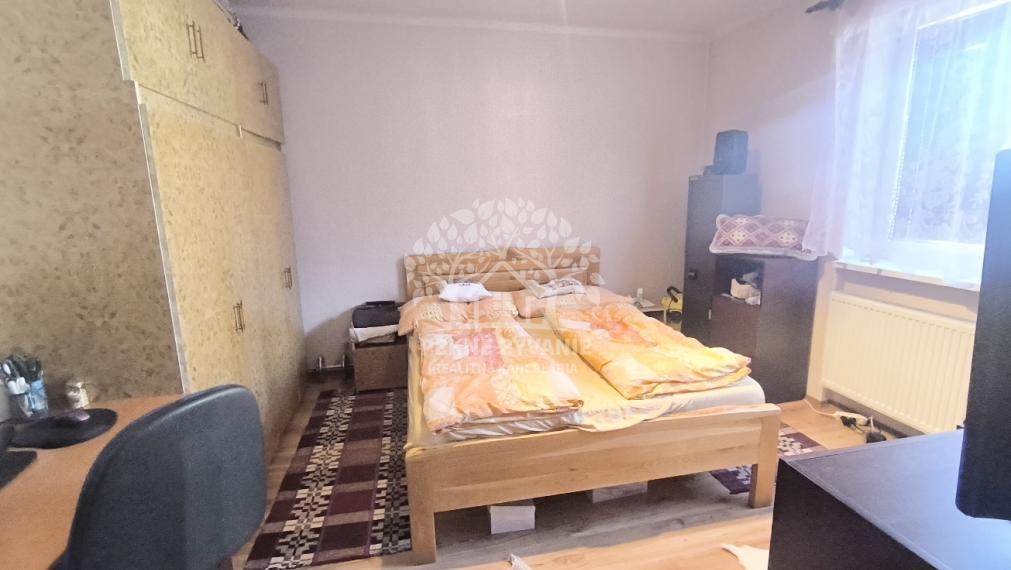 ÚTULNÝ ZREKONŠTRUOVANÝ RODINNÝ DOM S KRÁSNYM POZEMKOM 989M2 AJ AKO CHALUPA POLOMKA HOREHRONIE