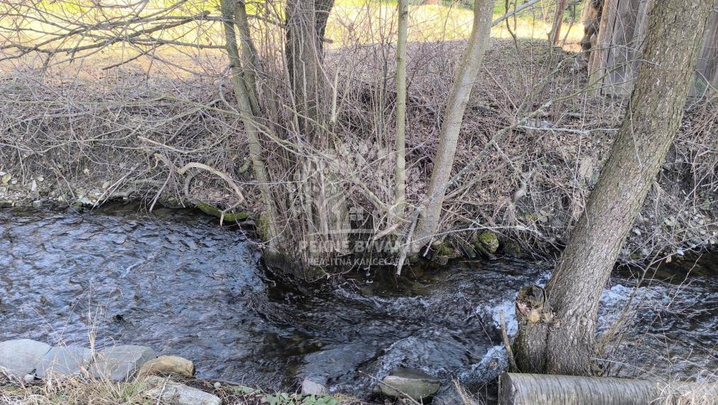 NOVUČIČKÁ VOŇAVÁ REKREAČNÁ CHATA - DREVENICA V TICHEJ SLEPEJ ULICI HOREHRONIE ZÁVADKA N/HRONOM
