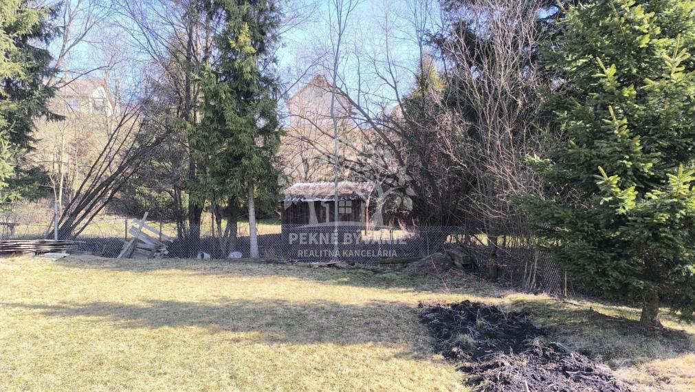 NOVUČIČKÁ VOŇAVÁ REKREAČNÁ CHATA - DREVENICA V TICHEJ SLEPEJ ULICI HOREHRONIE ZÁVADKA N/HRONOM