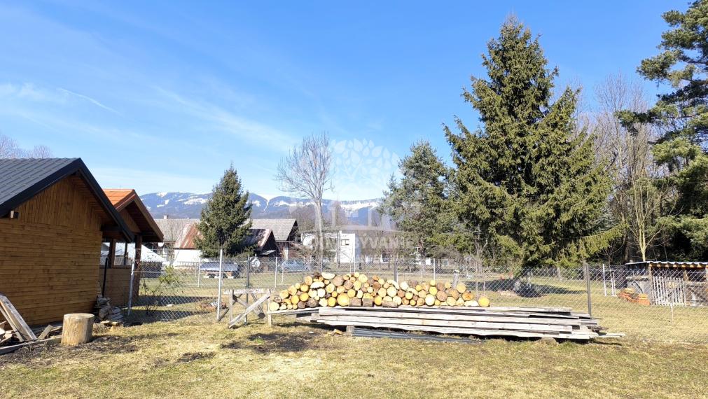 NOVUČIČKÁ VOŇAVÁ REKREAČNÁ CHATA - DREVENICA V TICHEJ SLEPEJ ULICI HOREHRONIE ZÁVADKA N/HRONOM