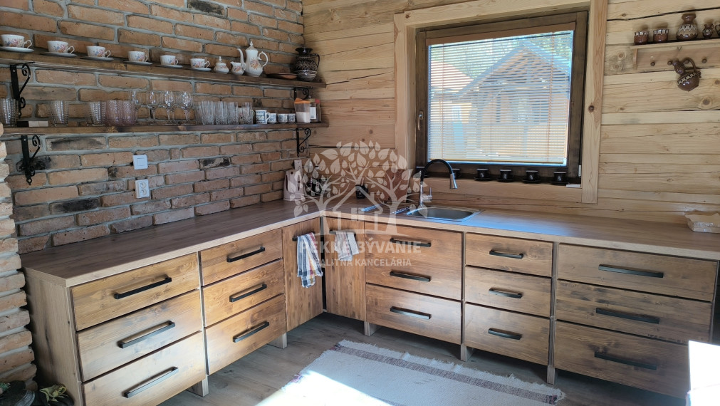 NOVUČIČKÁ VOŇAVÁ REKREAČNÁ CHATA - DREVENICA V TICHEJ SLEPEJ ULICI HOREHRONIE ZÁVADKA N/HRONOM