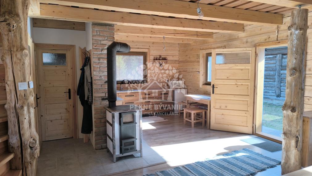 NOVUČIČKÁ VOŇAVÁ REKREAČNÁ CHATA - DREVENICA V TICHEJ SLEPEJ ULICI HOREHRONIE ZÁVADKA N/HRONOM