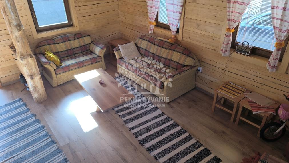 NOVUČIČKÁ VOŇAVÁ REKREAČNÁ CHATA - DREVENICA V TICHEJ SLEPEJ ULICI HOREHRONIE ZÁVADKA N/HRONOM