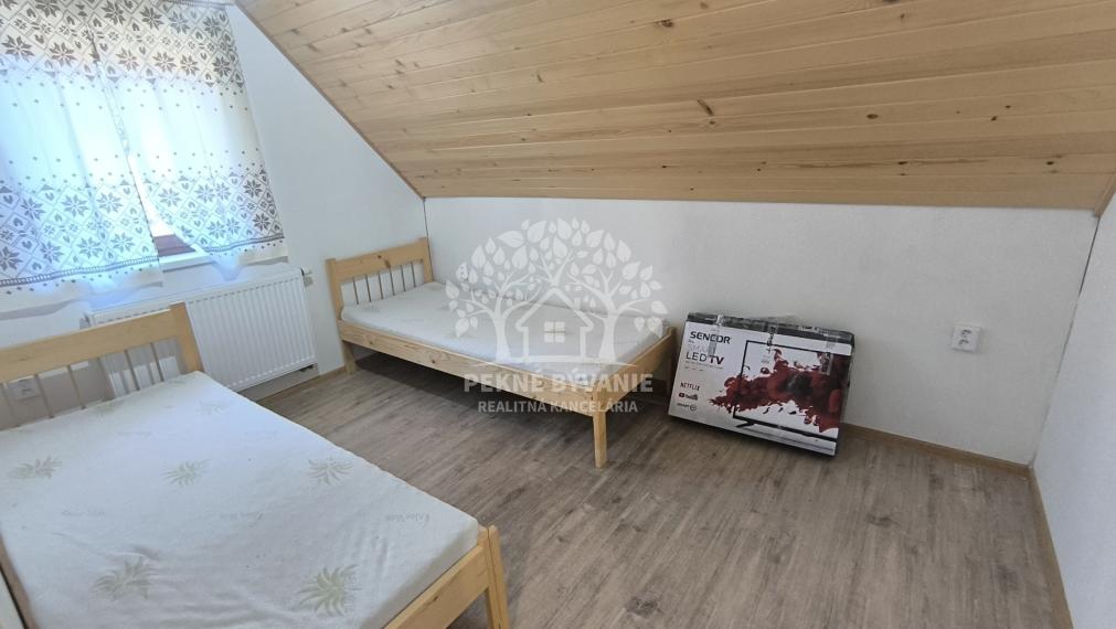 NOVUČIČKÁ VOŇAVÁ REKREAČNÁ CHATA - DREVENICA V TICHEJ SLEPEJ ULICI HOREHRONIE ZÁVADKA N/HRONOM