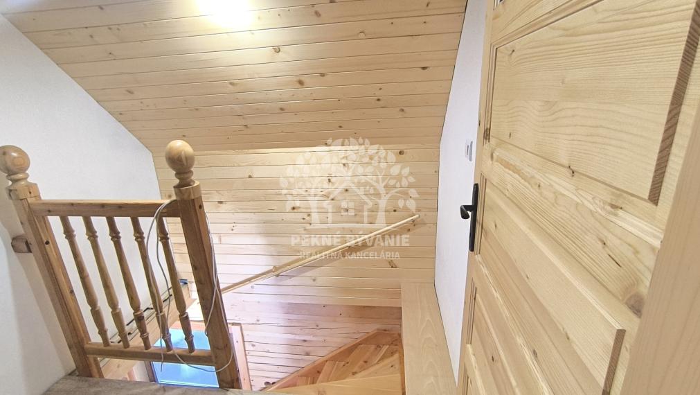 NOVUČIČKÁ VOŇAVÁ REKREAČNÁ CHATA - DREVENICA V TICHEJ SLEPEJ ULICI HOREHRONIE ZÁVADKA N/HRONOM