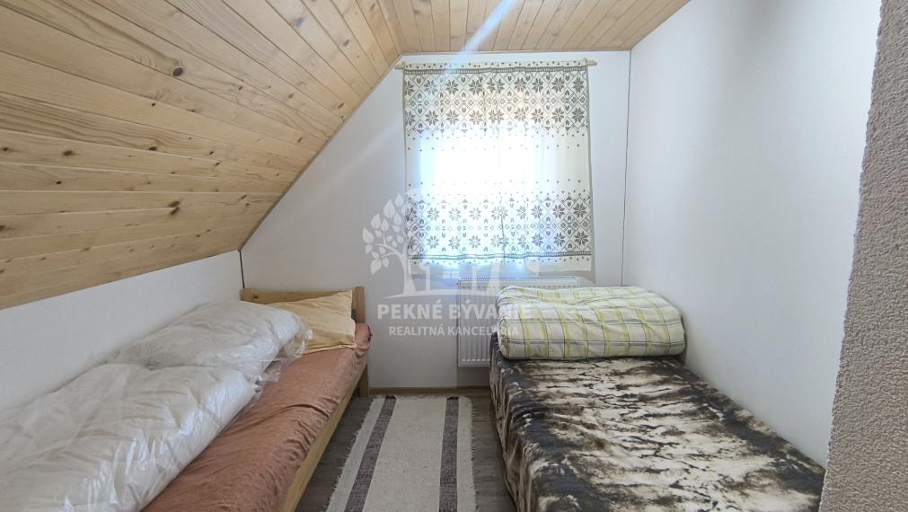 NOVUČIČKÁ VOŇAVÁ REKREAČNÁ CHATA - DREVENICA V TICHEJ SLEPEJ ULICI HOREHRONIE ZÁVADKA N/HRONOM