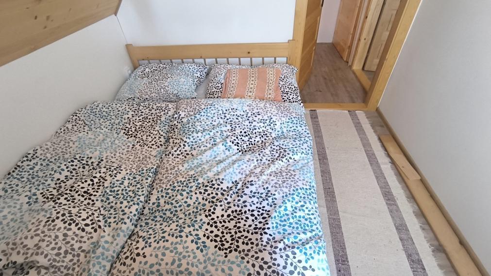 NOVUČIČKÁ VOŇAVÁ REKREAČNÁ CHATA - DREVENICA V TICHEJ SLEPEJ ULICI HOREHRONIE ZÁVADKA N/HRONOM