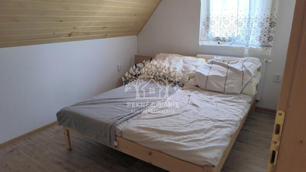 NOVUČIČKÁ VOŇAVÁ REKREAČNÁ CHATA - DREVENICA V TICHEJ SLEPEJ ULICI HOREHRONIE ZÁVADKA N/HRONOM