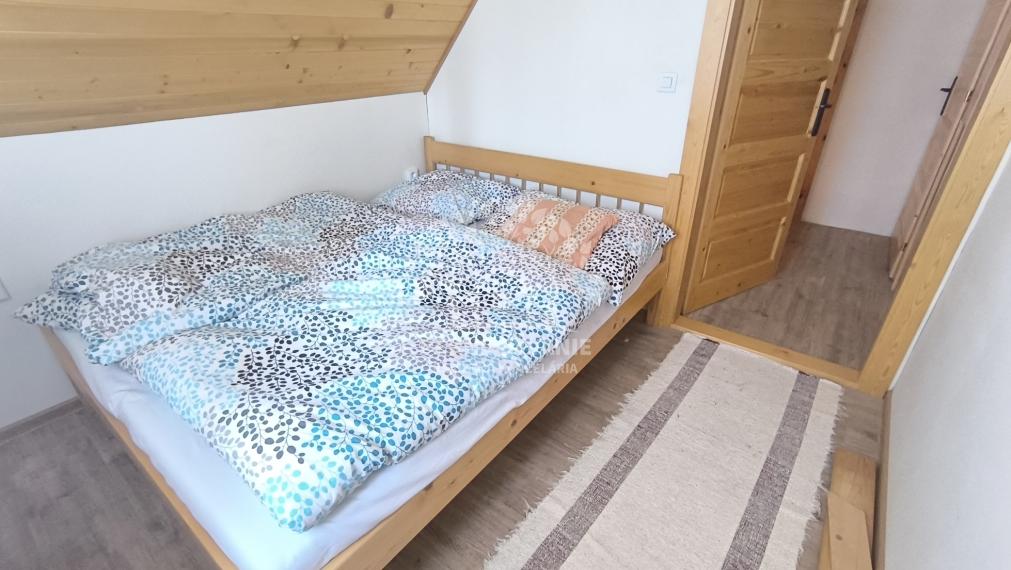 NOVUČIČKÁ VOŇAVÁ REKREAČNÁ CHATA - DREVENICA V TICHEJ SLEPEJ ULICI HOREHRONIE ZÁVADKA N/HRONOM