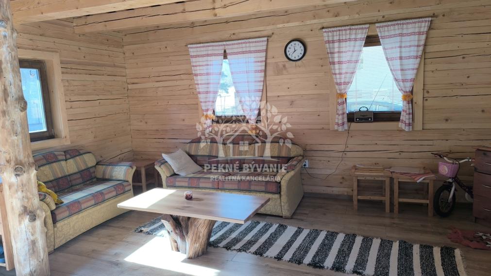 NOVUČIČKÁ VOŇAVÁ REKREAČNÁ CHATA - DREVENICA V TICHEJ SLEPEJ ULICI HOREHRONIE ZÁVADKA N/HRONOM