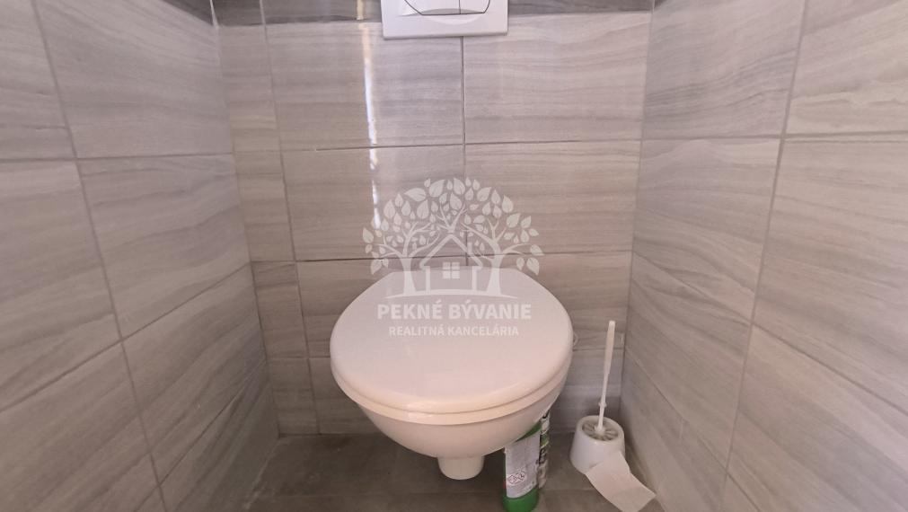 NOVUČIČKÁ VOŇAVÁ REKREAČNÁ CHATA - DREVENICA V TICHEJ SLEPEJ ULICI HOREHRONIE ZÁVADKA N/HRONOM