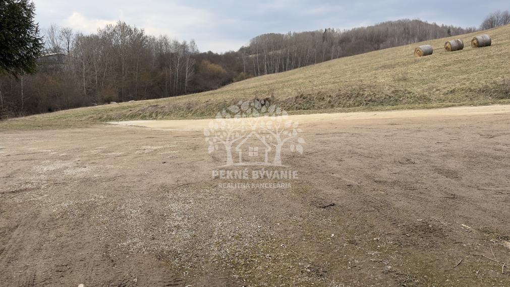 POZEMOK NA PREDAJ : ZÁHRADKÁRSKA OSADA ZUBERŠTÍN-PODBREZOVÁ