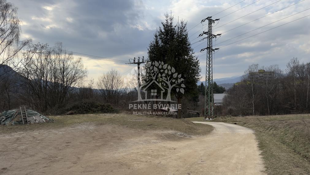 POZEMOK NA PREDAJ : ZÁHRADKÁRSKA OSADA ZUBERŠTÍN-PODBREZOVÁ