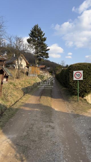 POZEMOK NA PREDAJ : ZÁHRADKÁRSKA OSADA ZUBERŠTÍN-PODBREZOVÁ