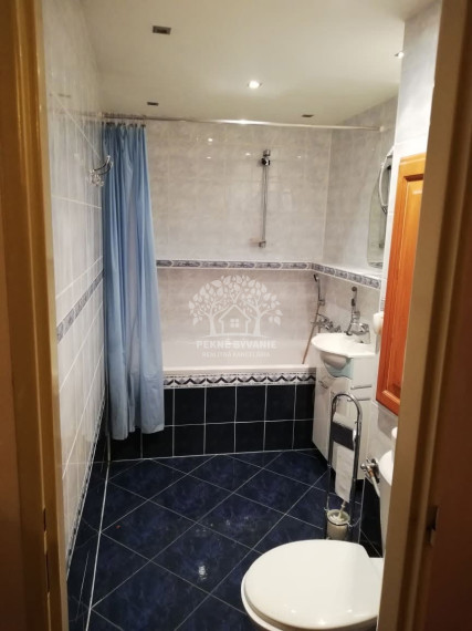 Na prenájom priestranný 2 izbový byt v centre Brezna-Malinovského 64m2,balkón.