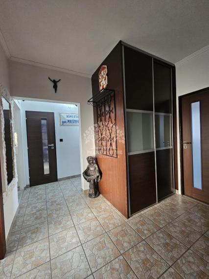 == NA PREDAJ == 3izbový byt Brezno - Mazorníkovo s balkónom