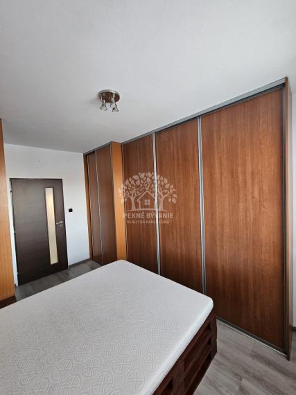 == NA PREDAJ == 3izbový byt Brezno - Mazorníkovo s balkónom