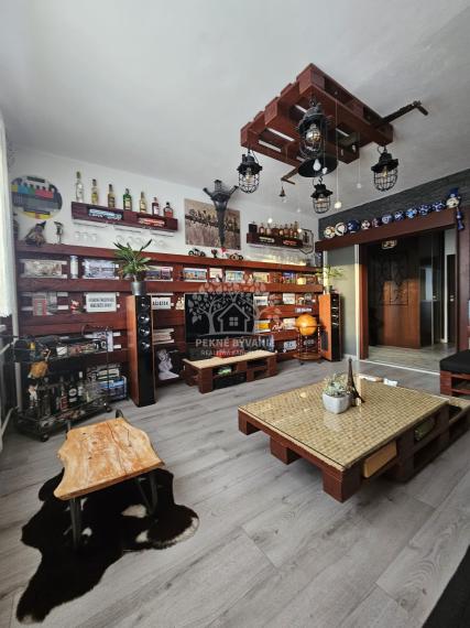 == NA PREDAJ == 3izbový byt Brezno - Mazorníkovo s balkónom