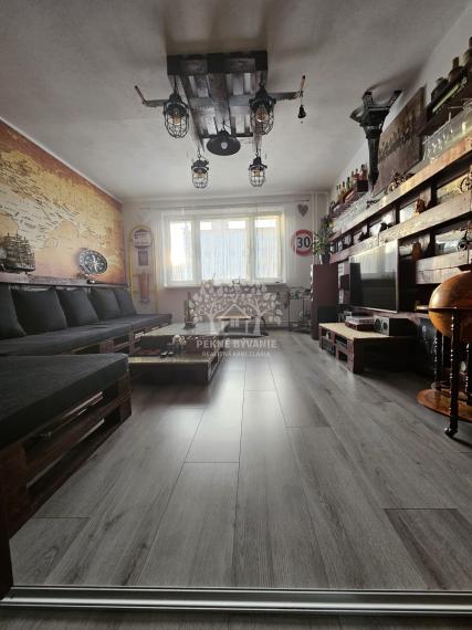 == NA PREDAJ == 3izbový byt Brezno - Mazorníkovo s balkónom