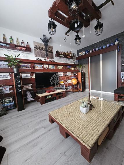 == NA PREDAJ == 3izbový byt Brezno - Mazorníkovo s balkónom