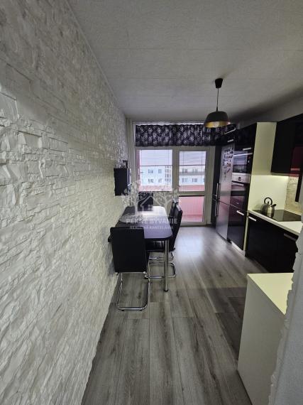 == NA PREDAJ == 3izbový byt Brezno - Mazorníkovo s balkónom