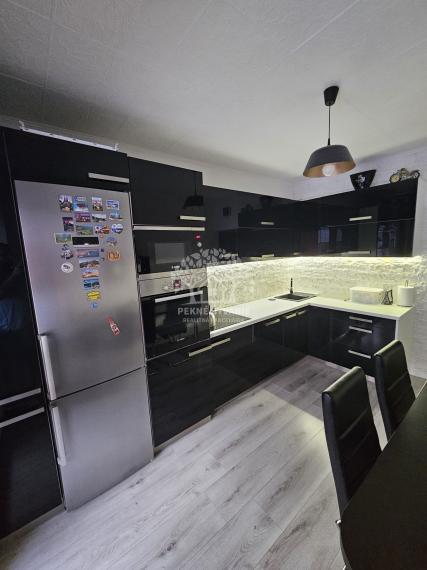 == NA PREDAJ == 3izbový byt Brezno - Mazorníkovo s balkónom