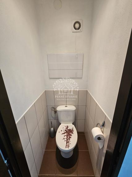 == NA PREDAJ == 3izbový byt Brezno - Mazorníkovo s balkónom