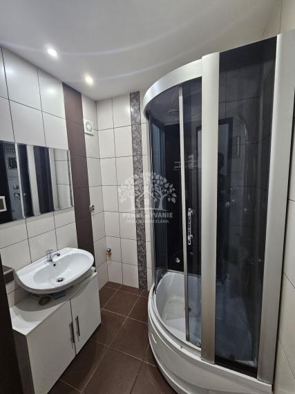 == NA PREDAJ == 3izbový byt Brezno - Mazorníkovo s balkónom