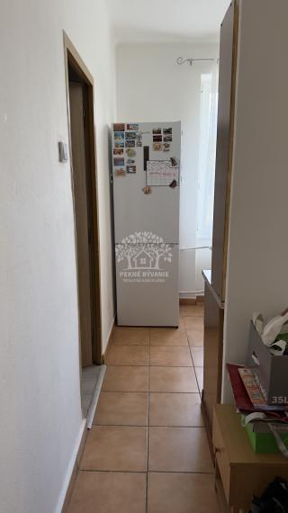 ===NA PREDAJ=== slnečný 2i byt VALASKÁ, UL. HRONSKÁ