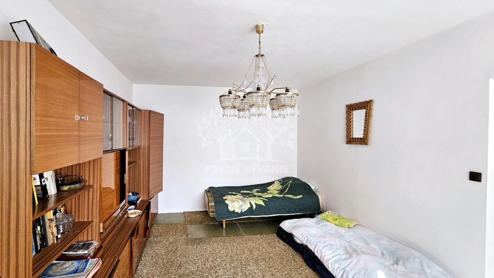 PREDAJ: útulný slnečný 1izbový byt v centre Brezna