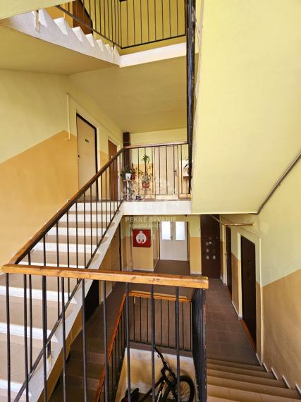 PREDAJ: útulný slnečný 1izbový byt v centre Brezna