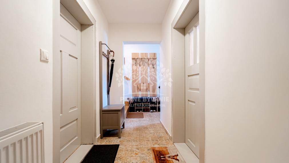 Moderný komfort v srdci tradície: Zrekonštruovaná drevenica s výhľadom na Kráľovu hoľu